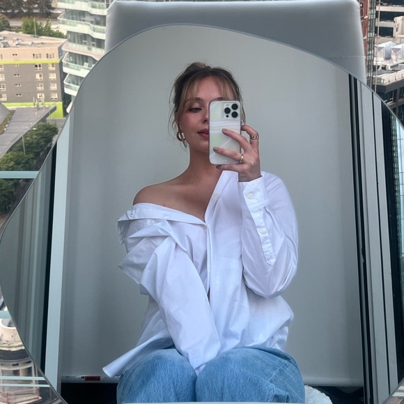 Meet your Posher, Chloe - Picture 3 of 3